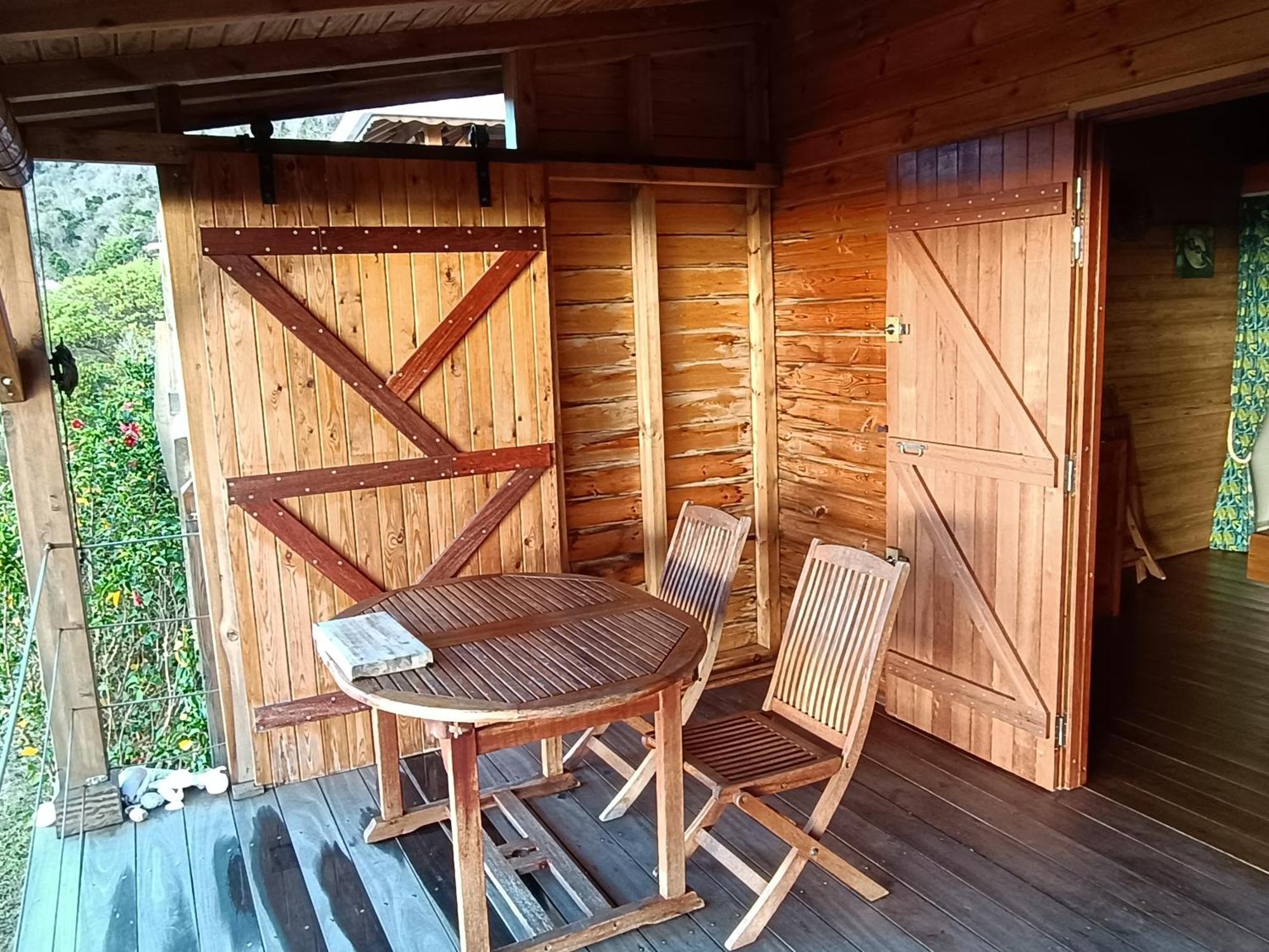 Ti Kaz Anoli Cottage En Bois Avec Vue Sur La Baie Terre-de-Bas Exterior foto